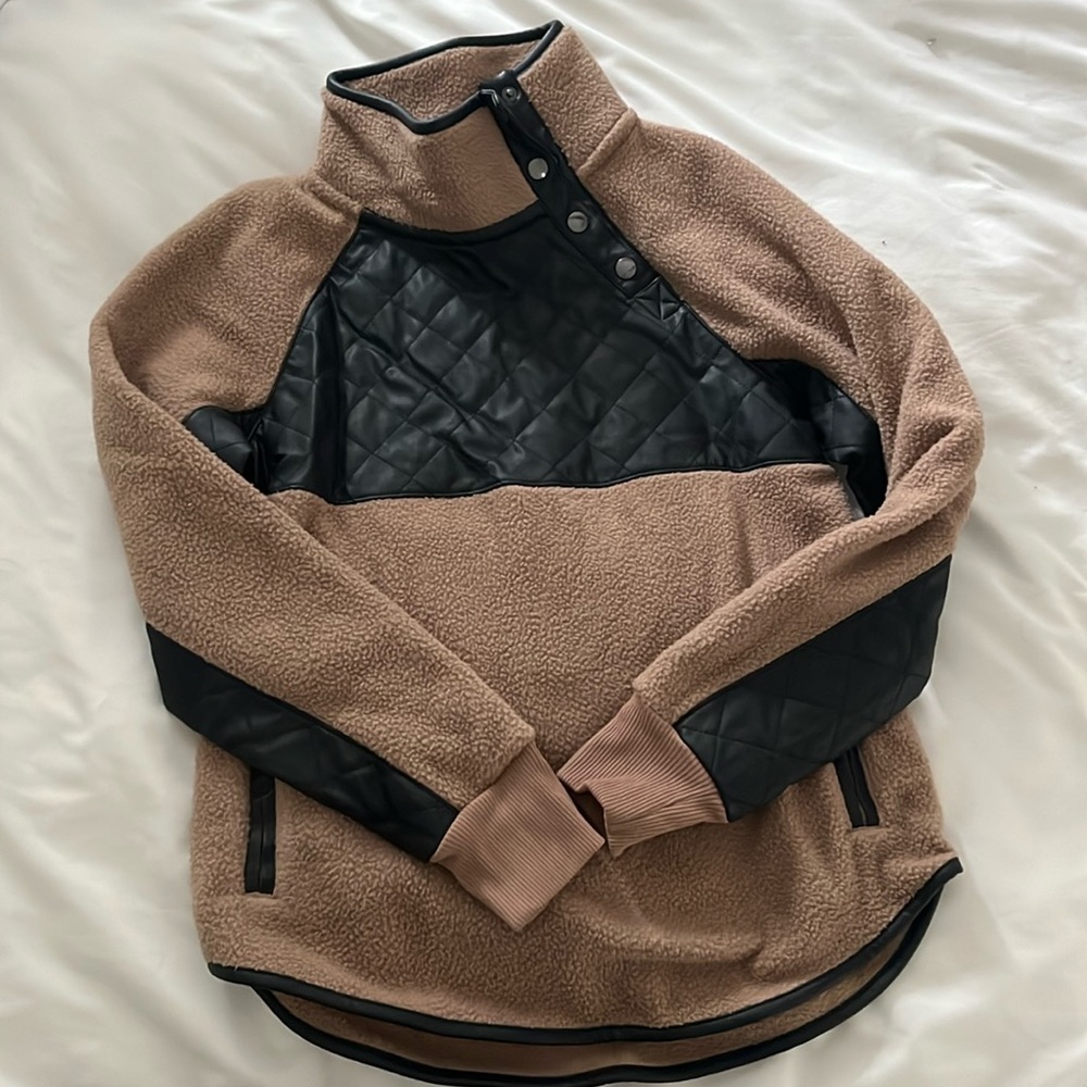 Abercrombie pullover. Size xs